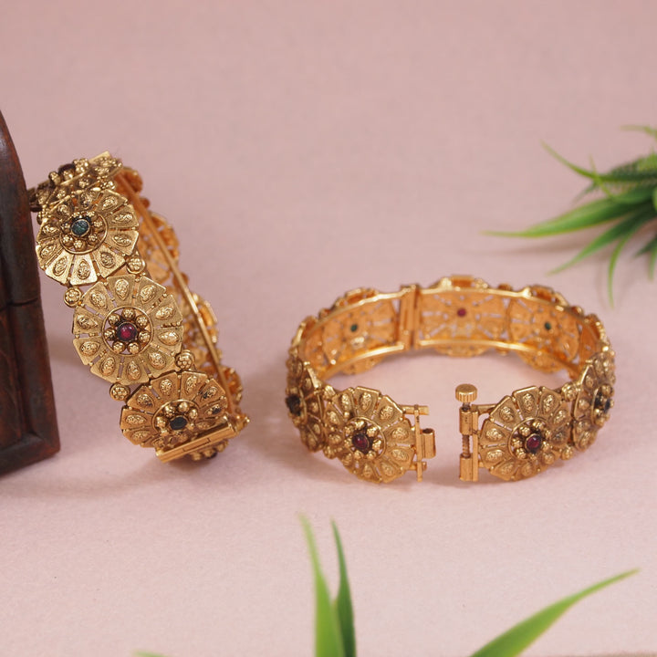 Shop Royal Antique Gold Finish Openable Bangle Set Online in - Maharashtra - Mumbai ID1598359