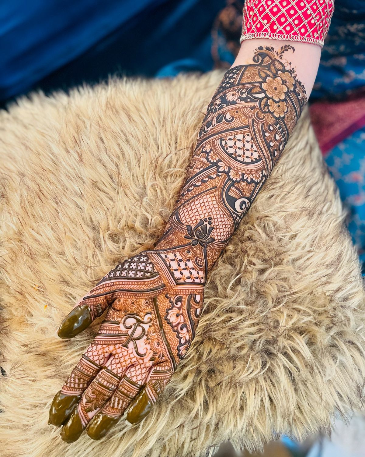Stylish brides trust an affordable mehndi artist in Pune for - Maharashtra - Pune ID1612752 3