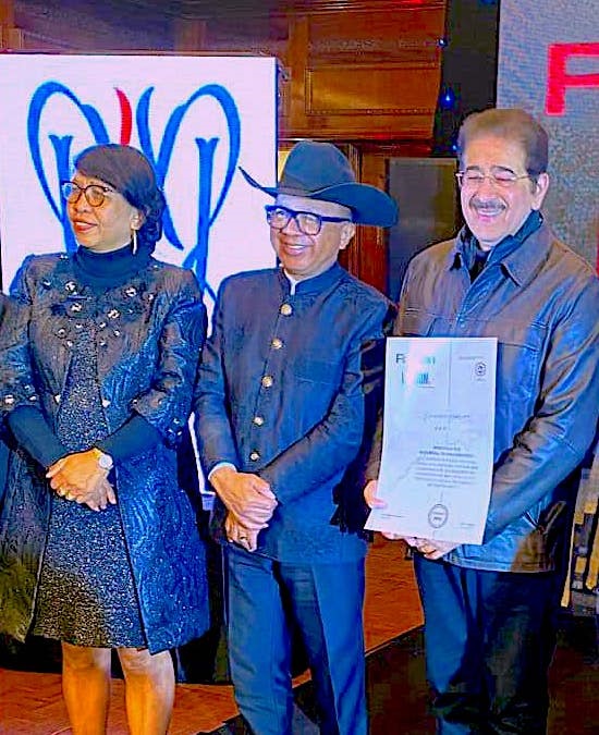 Dr Sandeep Marwah Honoured for 40 Years in Creative Arts by - Delhi - Delhi ID1597725