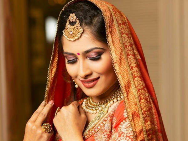 Transform your wedding look with the best bridal makeup arti - Maharashtra - Pune ID1604478 3