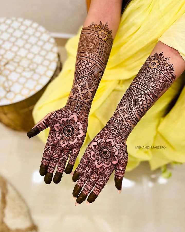 Affordable Mehndi Artist in Pune Making Beautiful Henna Acce - Maharashtra - Pune ID1606434 4