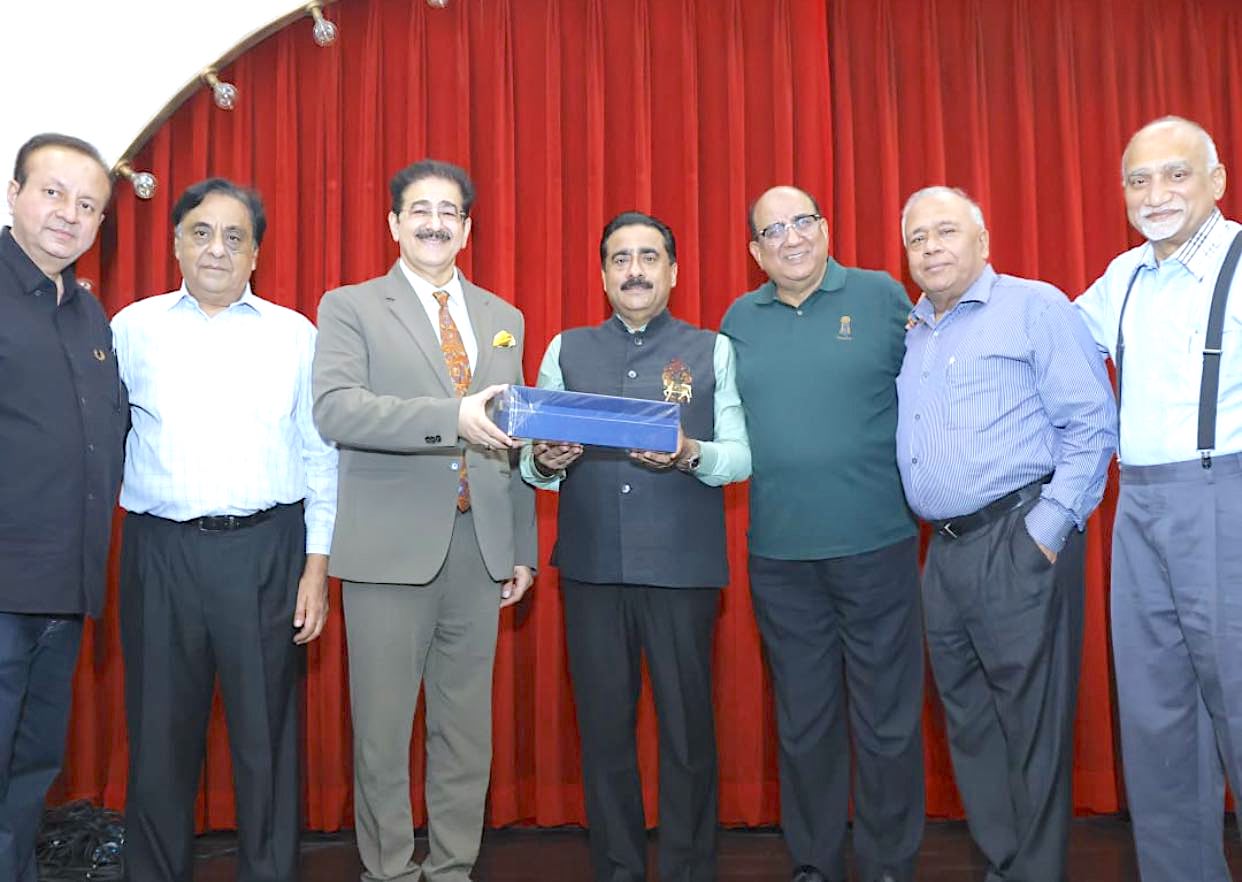 Rotarian Sandeep Marwah Attends Special Screening of Film WA - Delhi - Delhi ID1614334