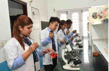Future in Medical Laboratory Technician In  Dpmiagra? - Uttar Pradesh - Agra ID1544387
