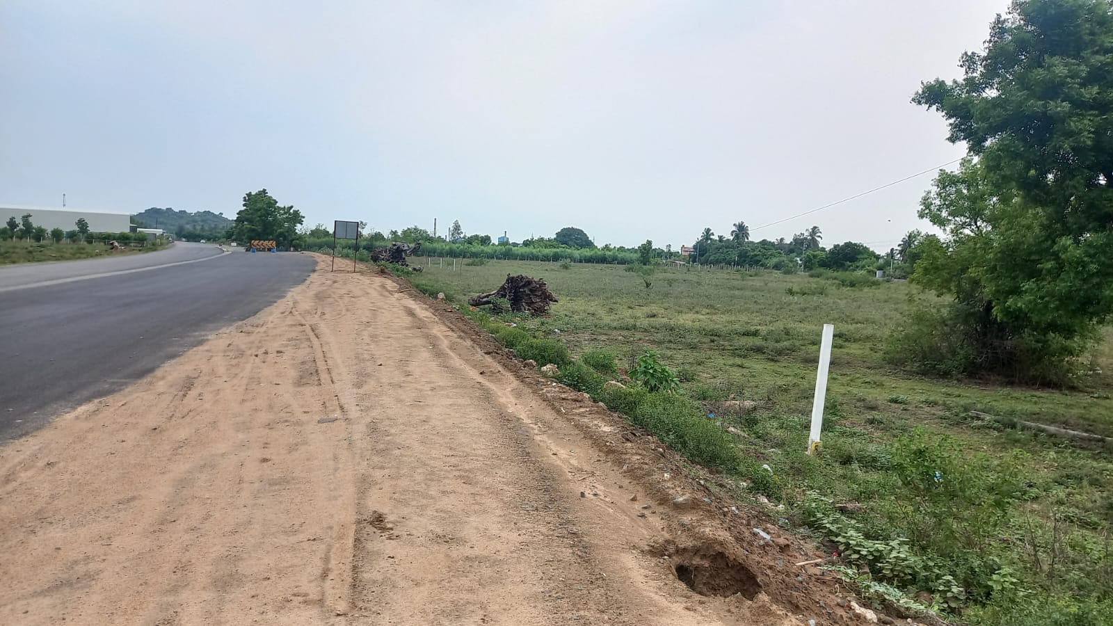 PLOTS FOR SALE IN WALAJABAD TO SINGAPERUMAL KOVIL HIGHWAY 4W - Tamil Nadu - Chennai ID1614860