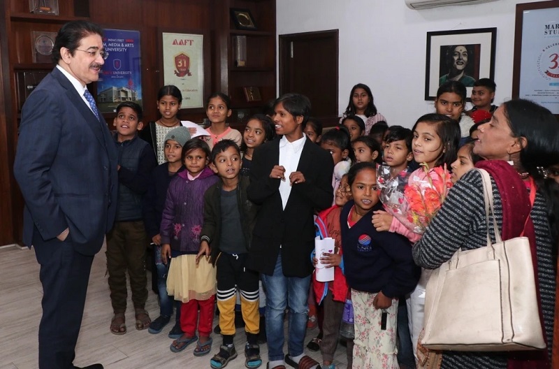 Apna School Expands to 14th Branch Empowering Underprivileg - Uttar Pradesh - Noida ID1602608