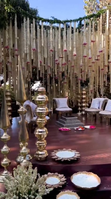 Stunning backdrops created for couples by a leading wedding  - Maharashtra - Pune ID1612729