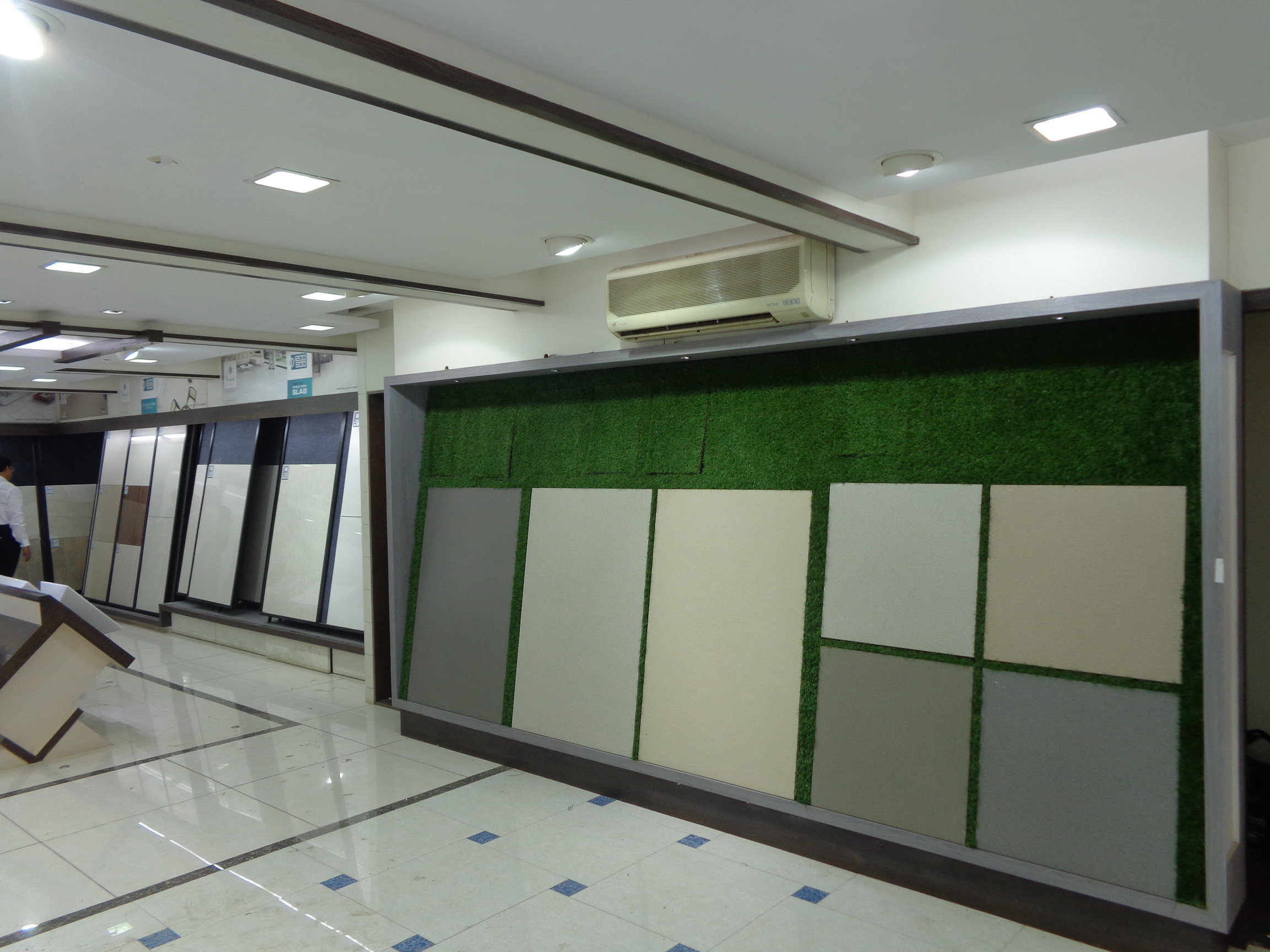 Sale of commercial Property with showroom Tenant in Gachibow - Andhra Pradesh - Hyderabad ID1536476