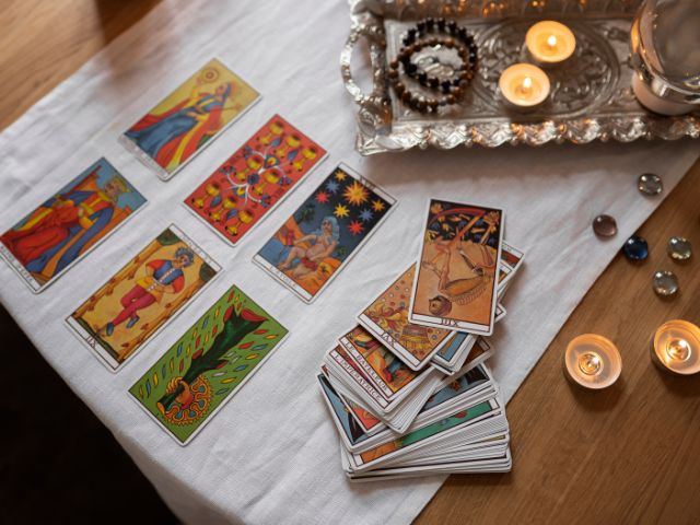 Your Guide to Tarot Card Readers in Kolkata - West Bengal - Kolkata ID1598195