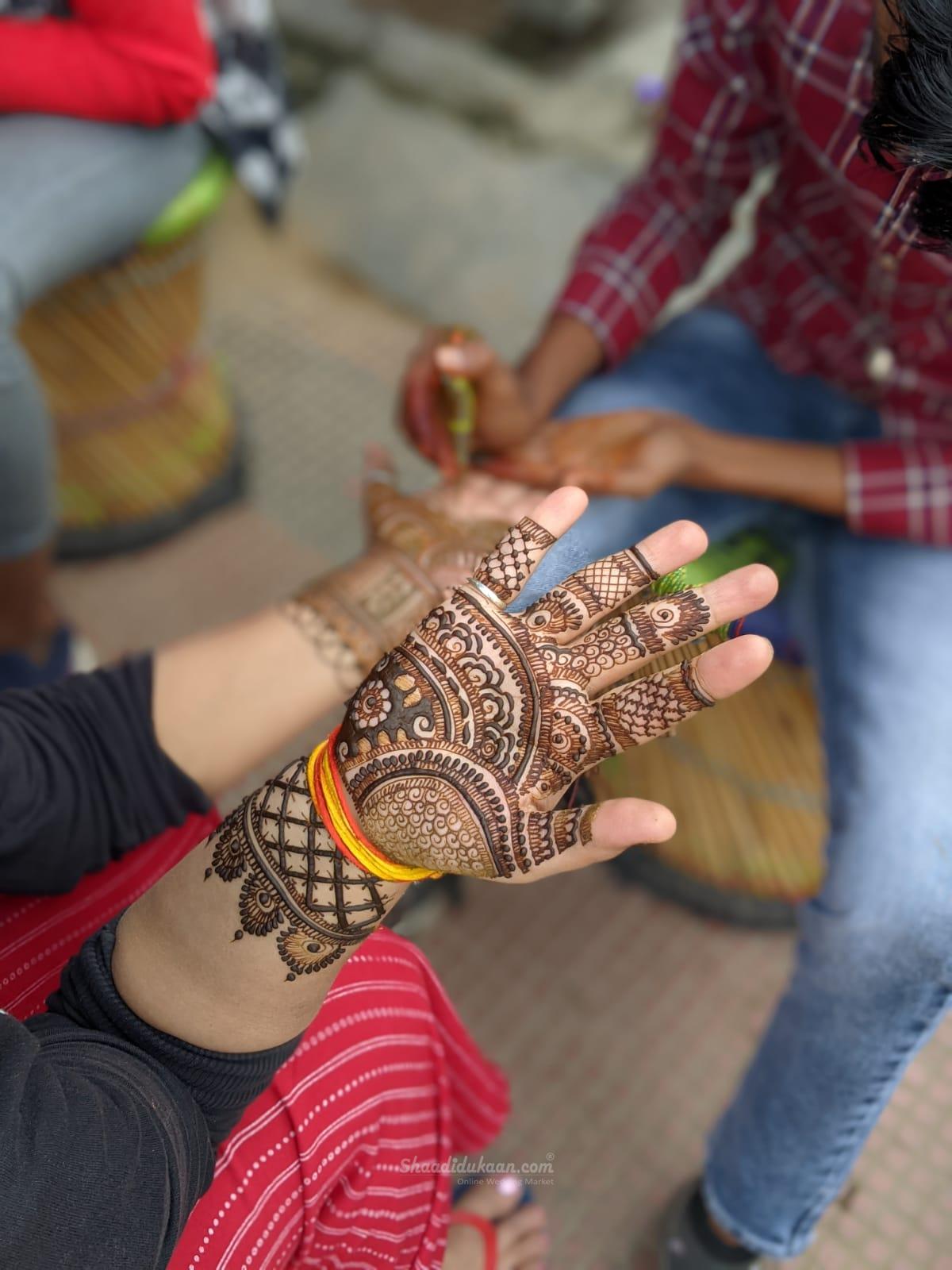 Look Ethereal with the Best Bridal Mehndi Artist in Lucknow  - Uttar Pradesh - Lucknow ID1609932 4