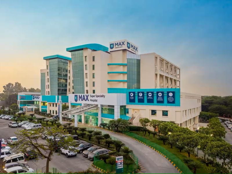 Explore Top Hospitals in India for Premier Healthcare Servic - Uttar Pradesh - Noida ID1543954