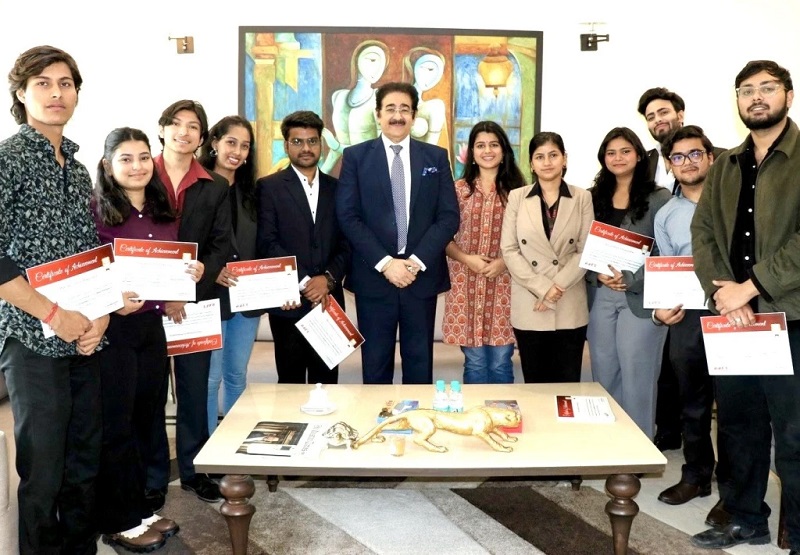 AAFT Student Ambassadors Honoured by Dr Sandeep Marwah - Delhi - Delhi ID1598933
