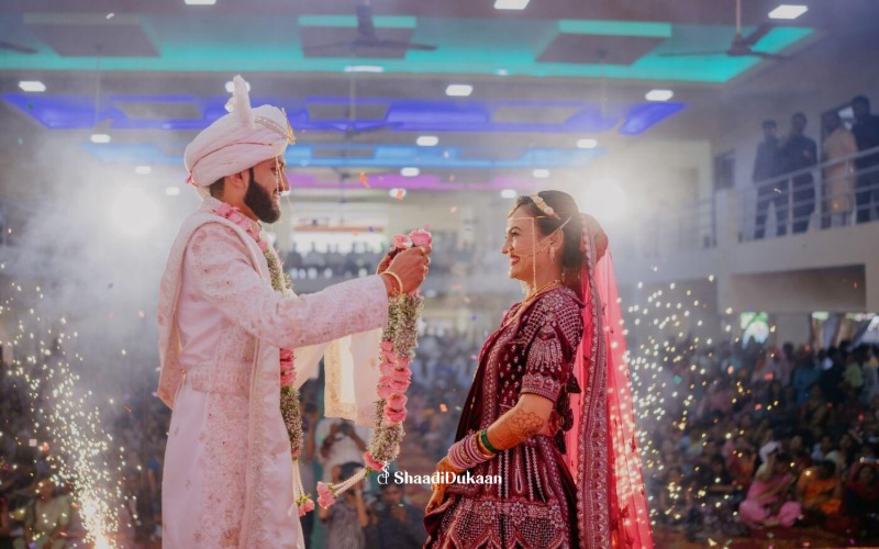 Experience candid magic with top wedding photographers in Pu - Maharashtra - Pune ID1604505 4