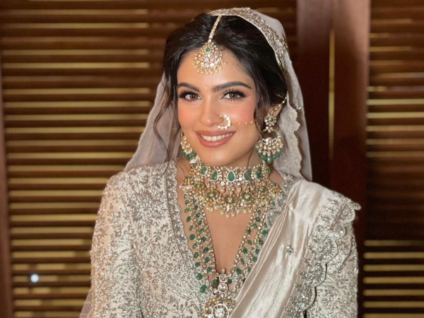 Transform your wedding look with the best bridal makeup arti - Maharashtra - Pune ID1604478 2