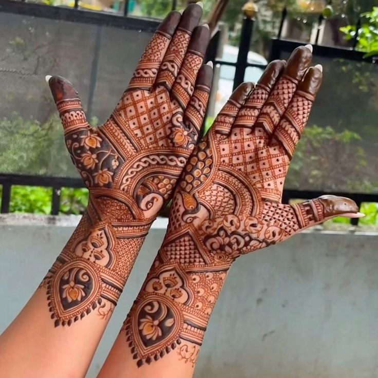 Stylish brides trust an affordable mehndi artist in Pune for - Maharashtra - Pune ID1612752