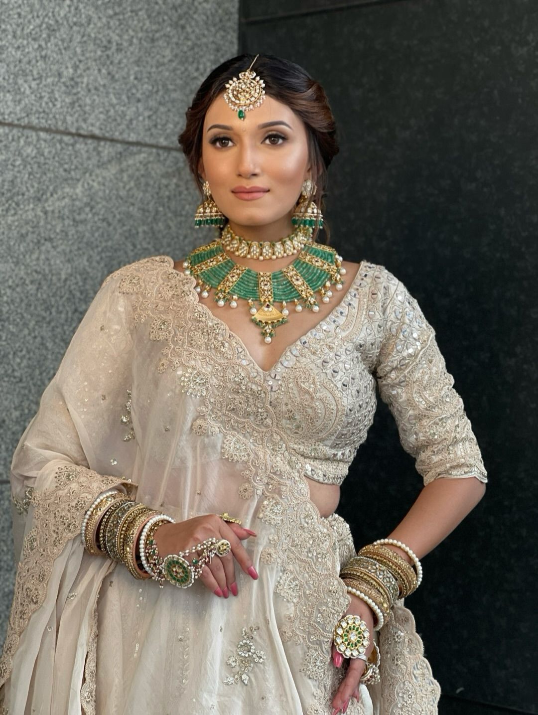 Hire skilled popular makeup artists in Gurgaon to bring out  - Haryana - Gurgaon ID1613995