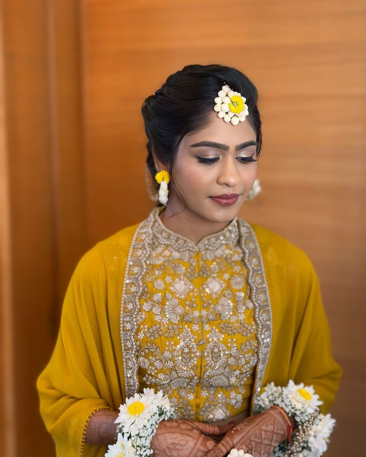 Hire skilled popular makeup artists in Gurgaon to bring out  - Haryana - Gurgaon ID1613995 2