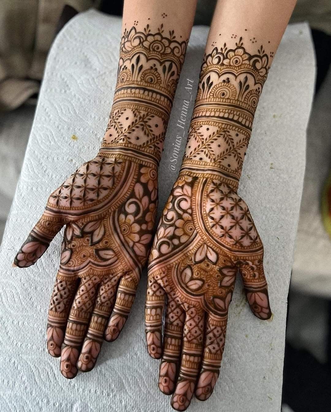 Hire the most creative top mehndi artists in Gurgaon for bri - Haryana - Gurgaon ID1612831