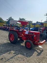 Old tractor - Madhya Pradesh - Jabalpur ID1547616