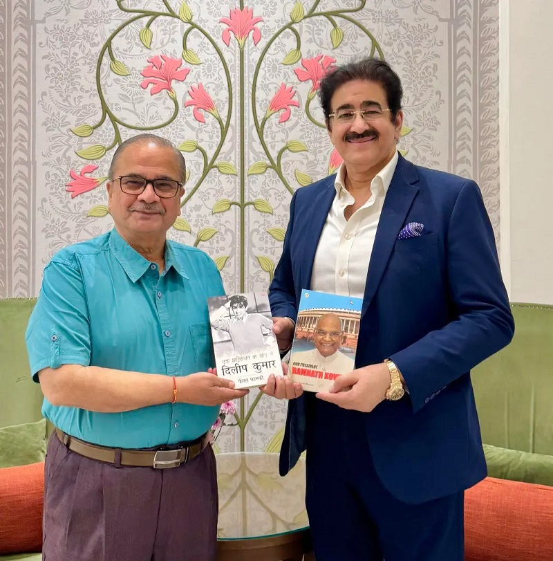 Books Presented to Dr Sandeep Marwah by Author Ashok K Sha - Delhi - Delhi ID1605300