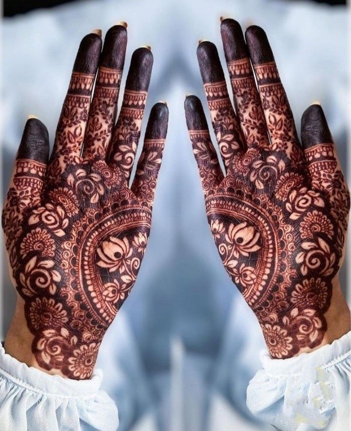 Affordable Mehndi Artist in Pune Making Beautiful Henna Acce - Maharashtra - Pune ID1606434 2