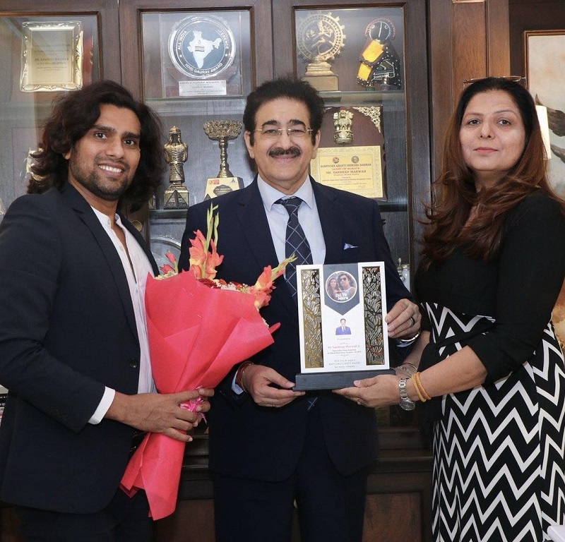 Dr Sandeep Marwah Honoured by Renowned Music Company for Ch - Delhi - Delhi ID1605811