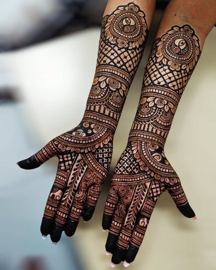 Add beauty to your bridal attire with an affordable mehndi a - Maharashtra - Pune ID1611830 3