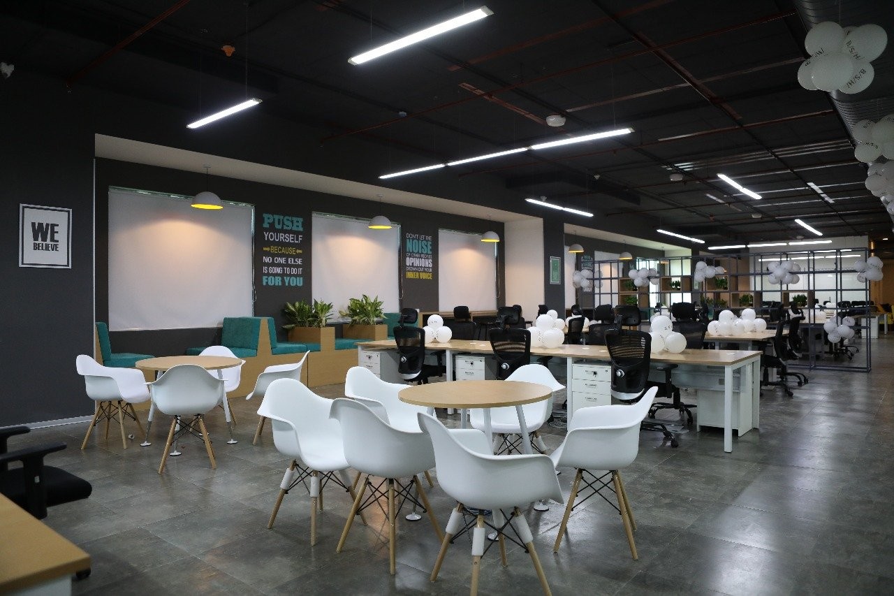 Turnkey Office Interiors Bangalore  EndtoEnd Workspace - Karnataka - Bangalore ID1593920 4