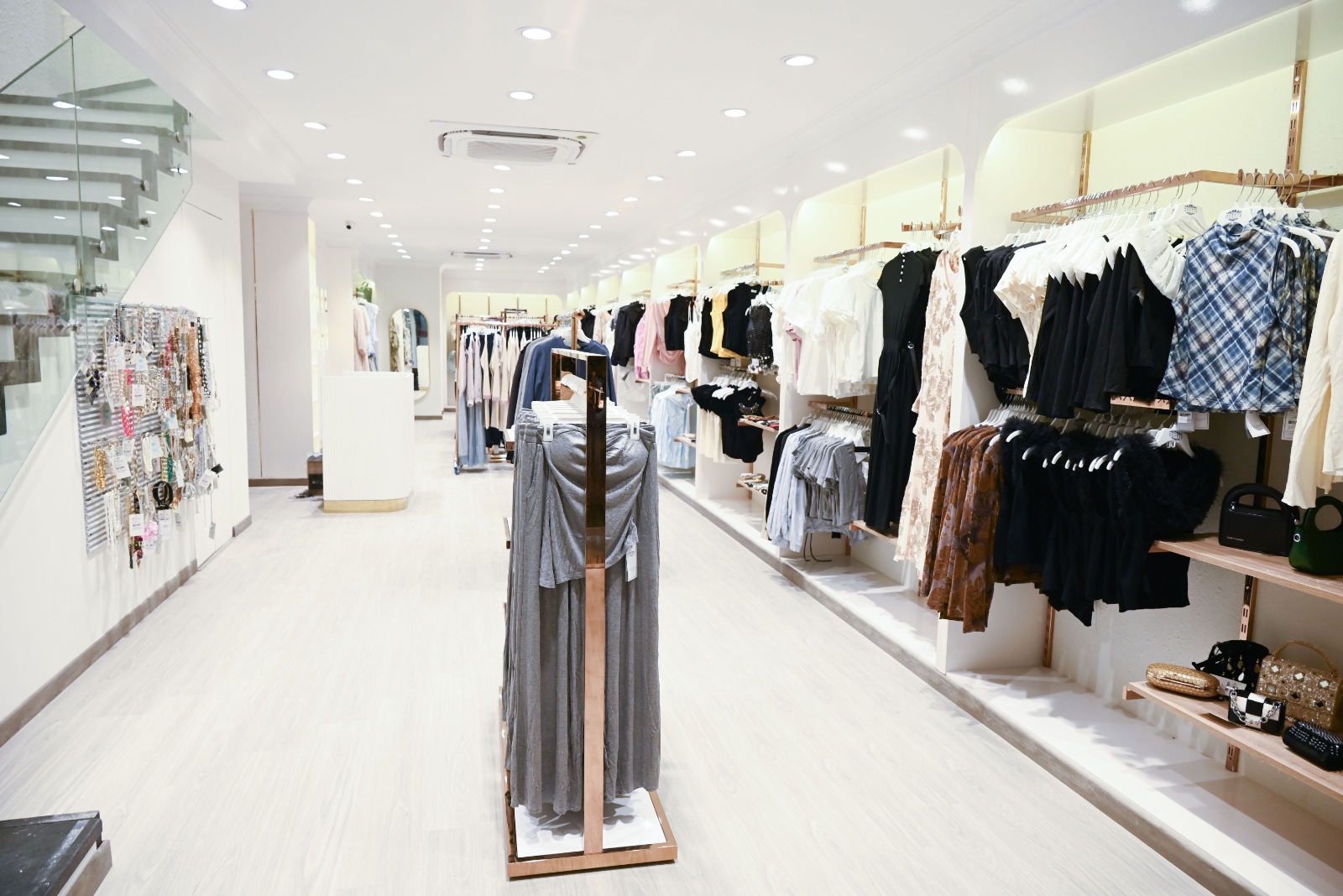 Retail Store Interior Designer  Fitout Companies - Haryana - Gurgaon ID1618126