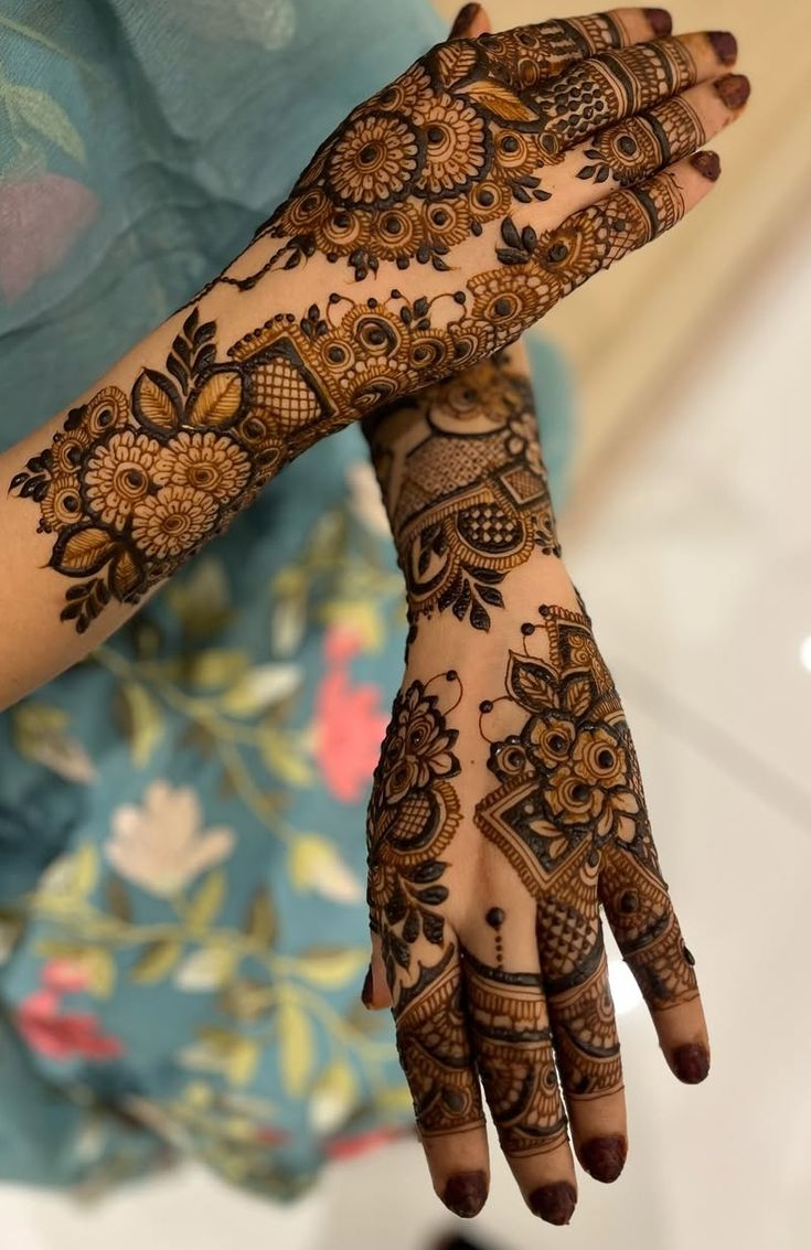 Get admired for elegant designs by the top mehndi artists in - Madhya Pradesh - Indore ID1612167 2