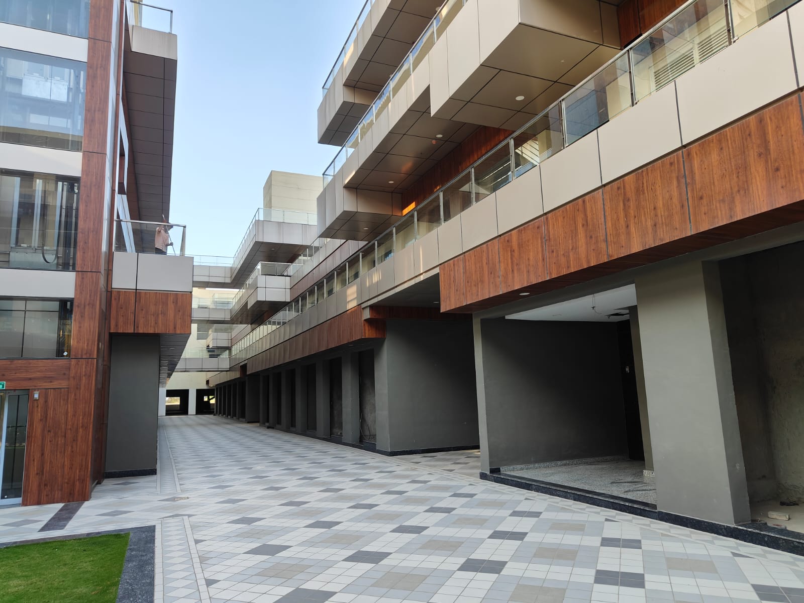 Orris Market 89  Premium Commercial Properties for Sale  R - Haryana - Gurgaon ID1586396