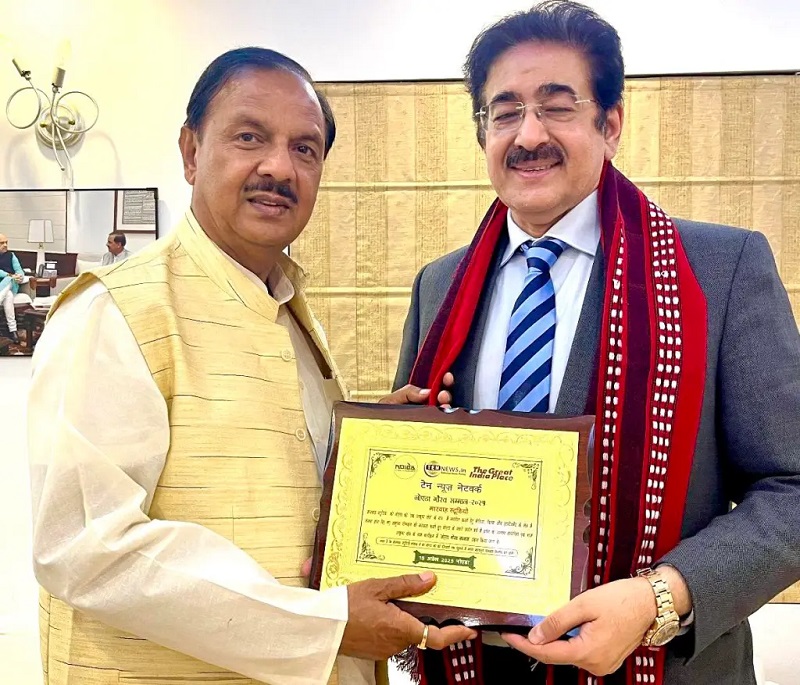 Dr Sandeep Marwah Honored on Founders Day of Noida for P - Delhi - Delhi ID1602707