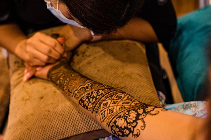Glam Up with the Best Bridal Mehndi Artist in Lucknow on You - Uttar Pradesh - Lucknow ID1610784 2
