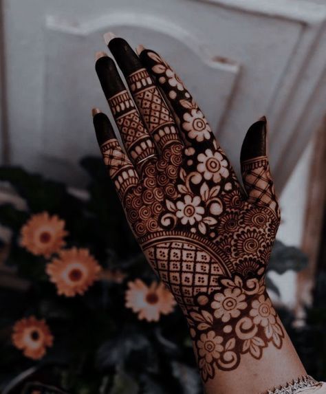 Affordable Mehndi Artist in Pune Making Beautiful Henna Acce - Maharashtra - Pune ID1606434 3