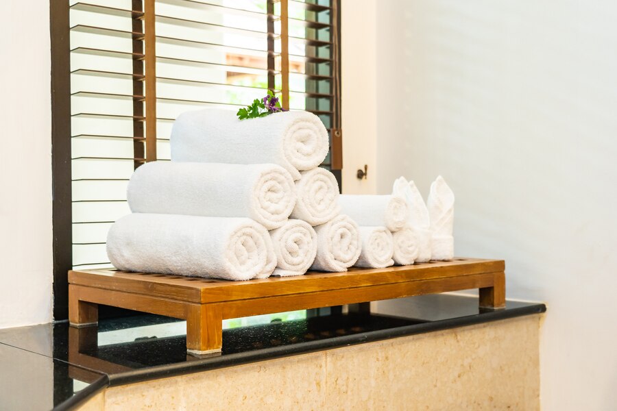 Elevate Your Hotel Experience with Gold Textile Bath Towels - California - Murrieta ID1518160