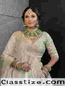 Hire skilled popular makeup artists in Gurgaon to bring out your natural elegance